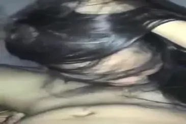 Cewek Cantik Isap Batang Pria Sambil Dijambak