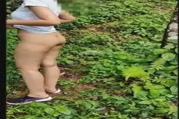 Cewek Cantik Pasrah Digenjot Di Hutan Gerimis