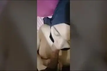 Di BJ Cewe Jilbab Hitam Sambil Cubit Putingnya