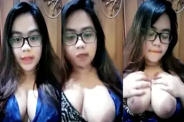 Gadis Berkacamata Asyik Remas Toket Liar