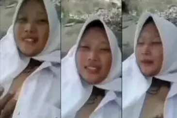 Ngewe Gadis SMA di Atas Batu Sungai Alam Liar